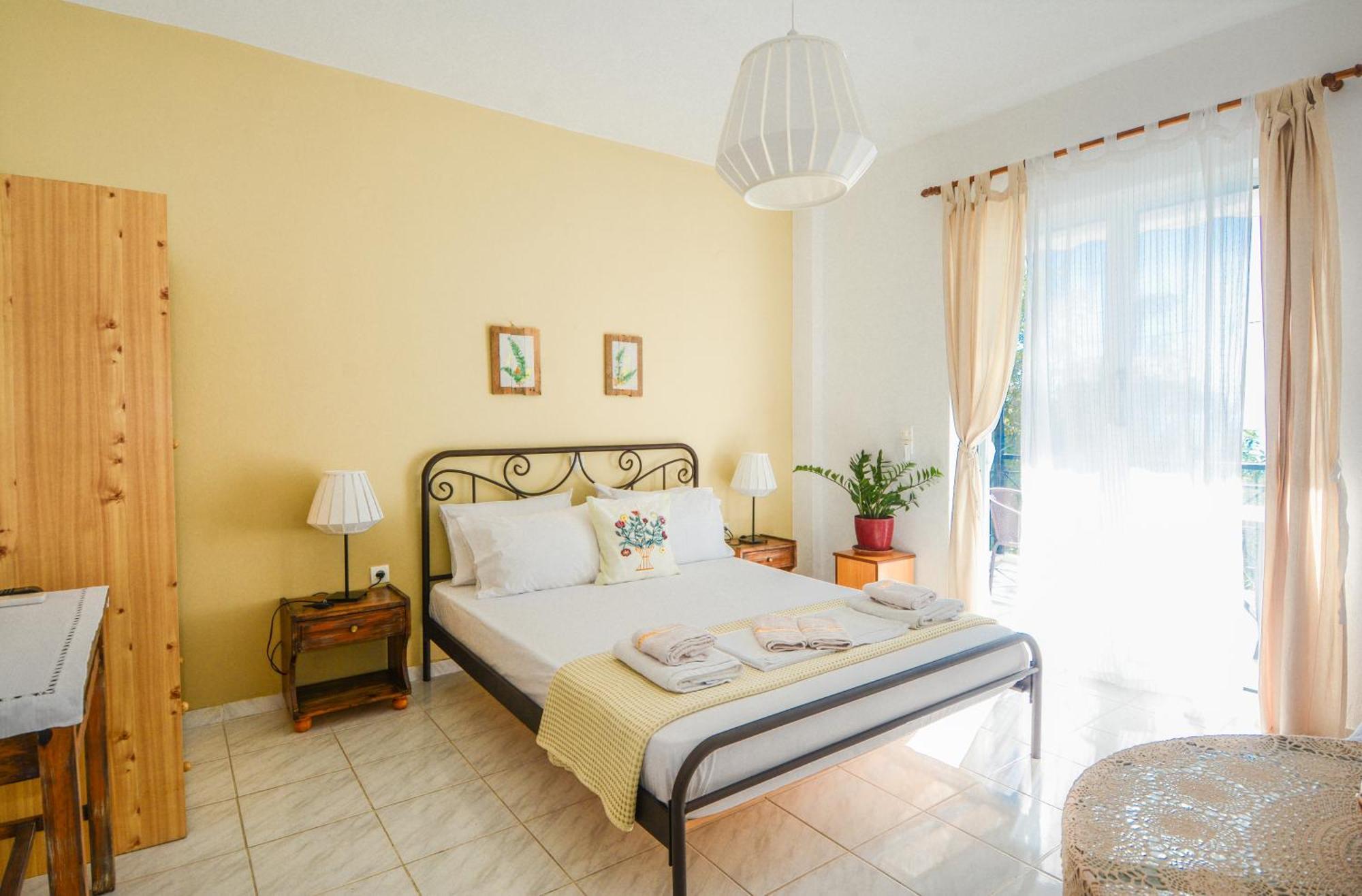 Heracles Guesthouse Ровиес Экстерьер фото